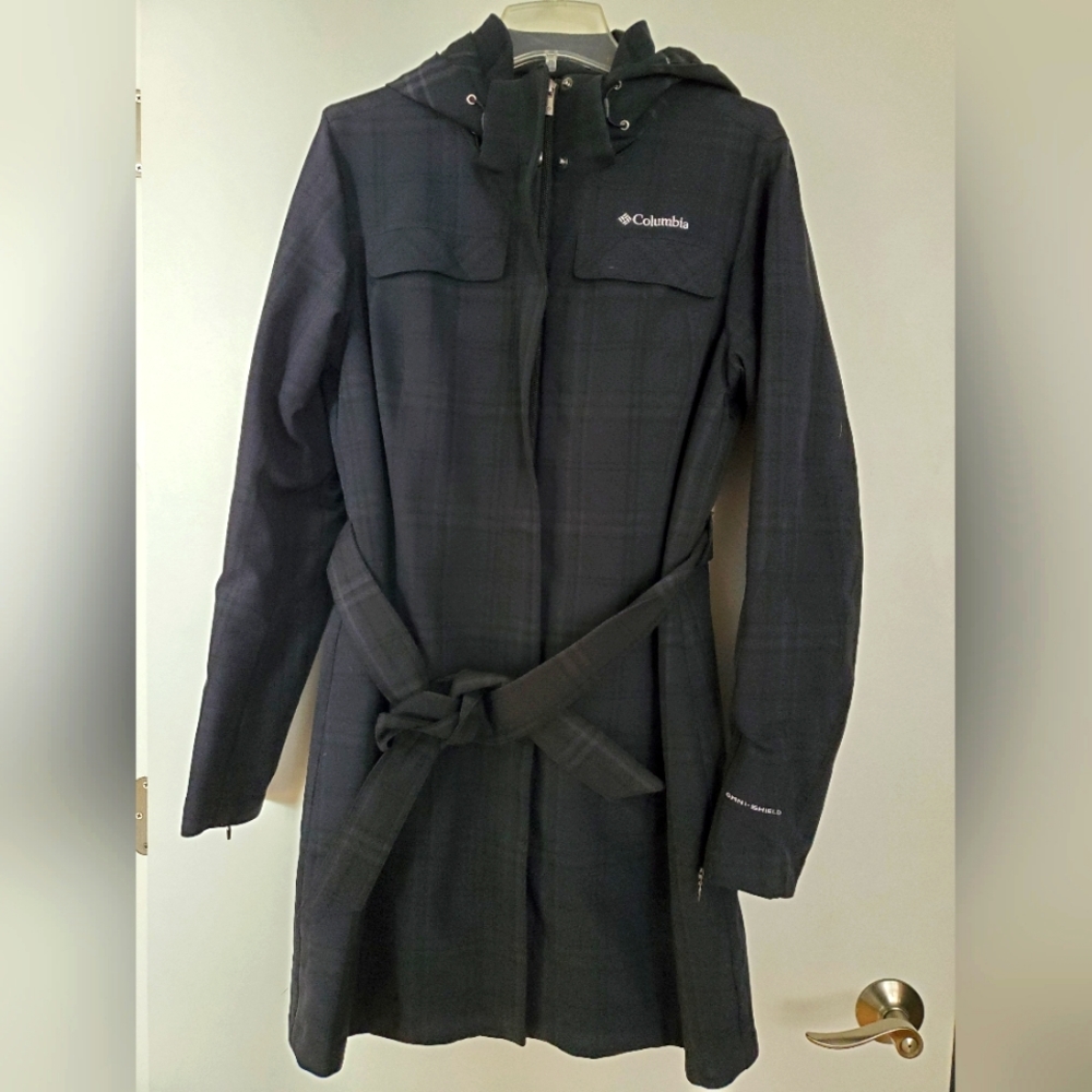 Columbia black plaid belted hooded jacket, omni-shield, women large, used, nice